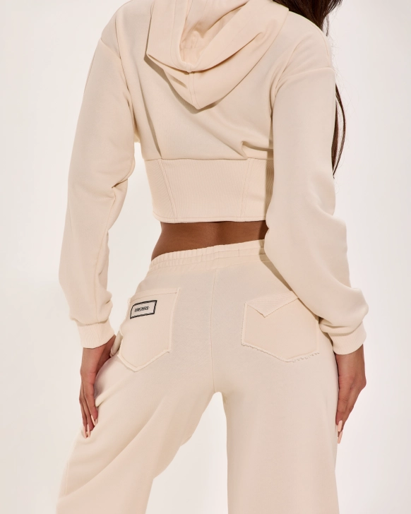 Bő szabású nadrág dekonstruált zsebbel