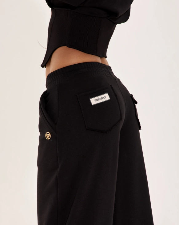 Pantalon ample avec poche arrière déstructurée