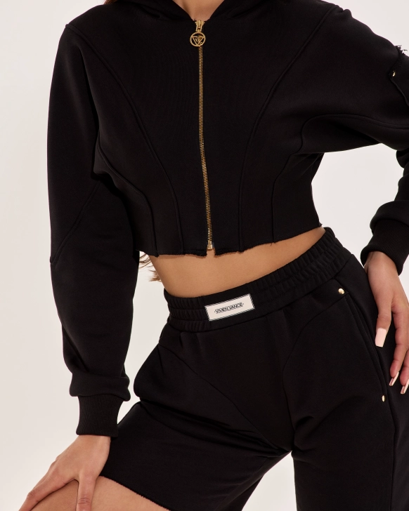 Casual-Bermudashorts mit V-Design und Druckknopfdetails