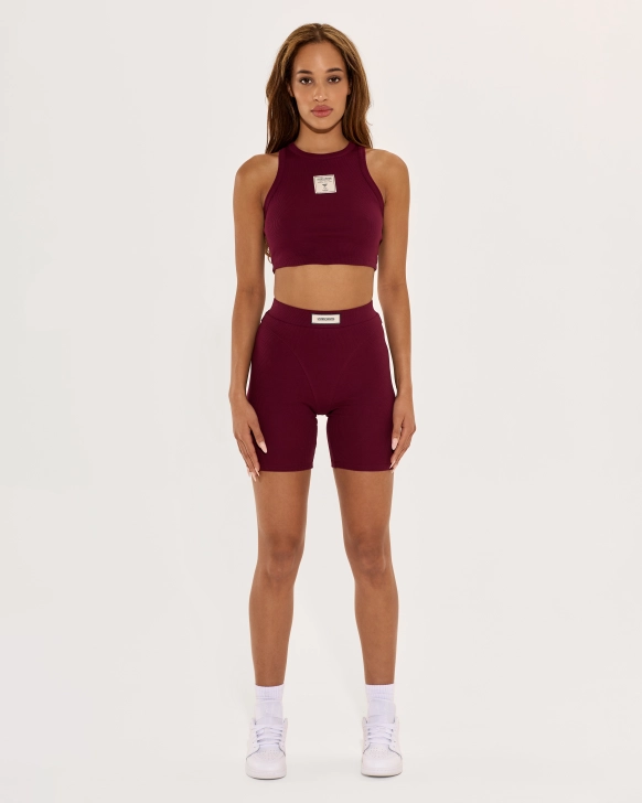 Krátký sportovní top s odhalenými rameny