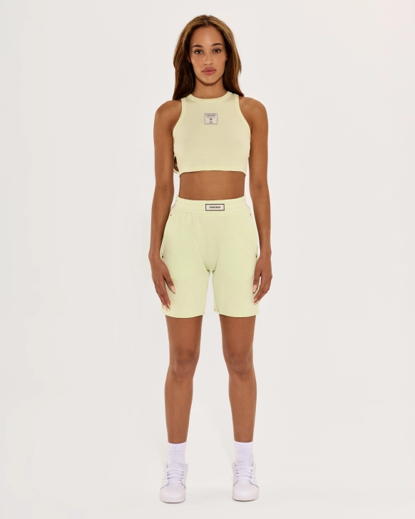 Top court à découpe sportive aux épaules