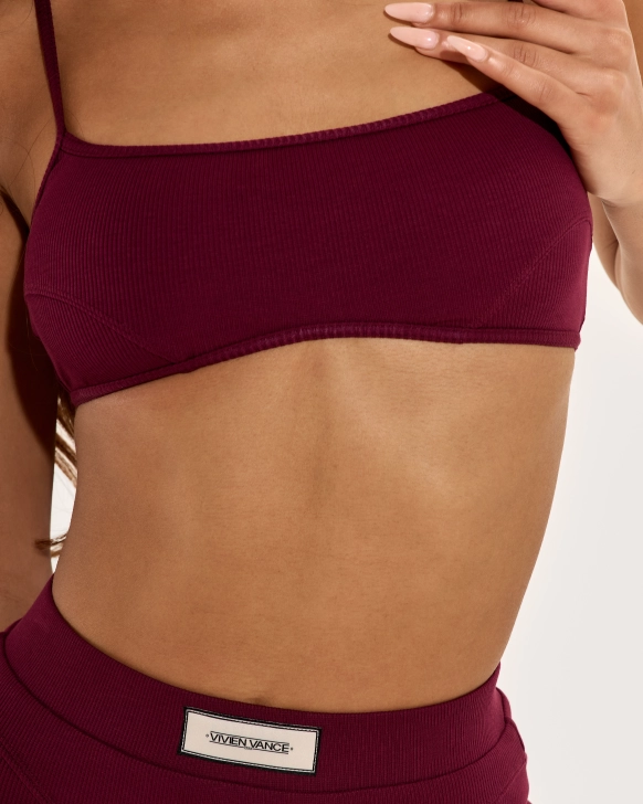 Krátký top s tenkými ramínky