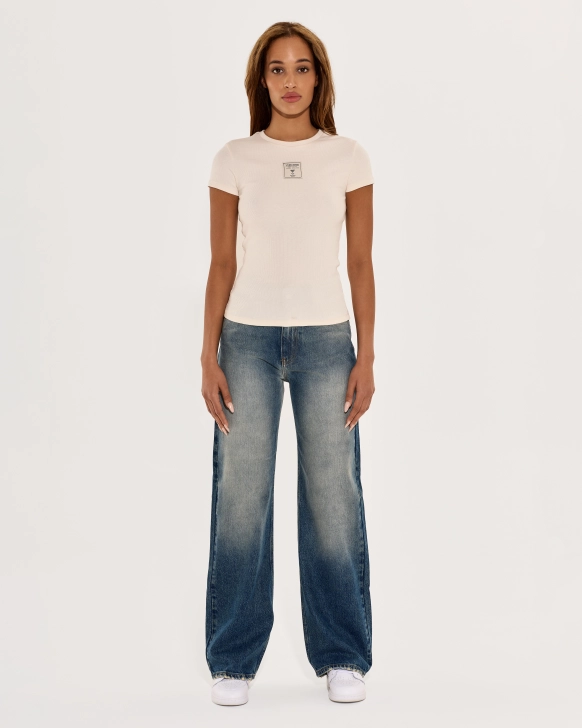 T-shirt aderente con etichetta logo cucita