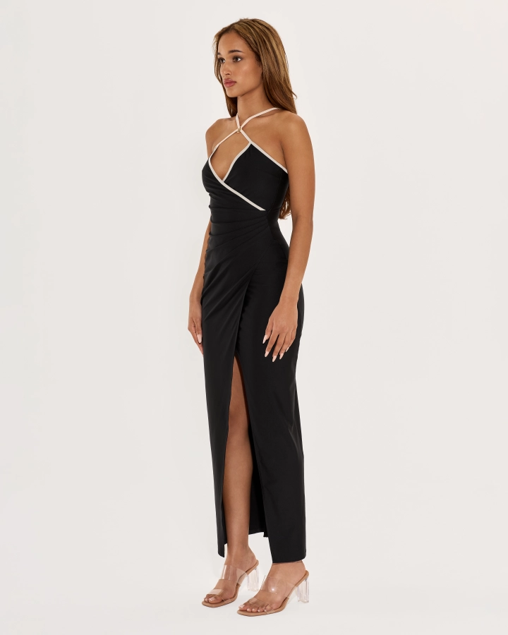 Maxikleid Mit Goldenen Trägern Und Beinschlitz