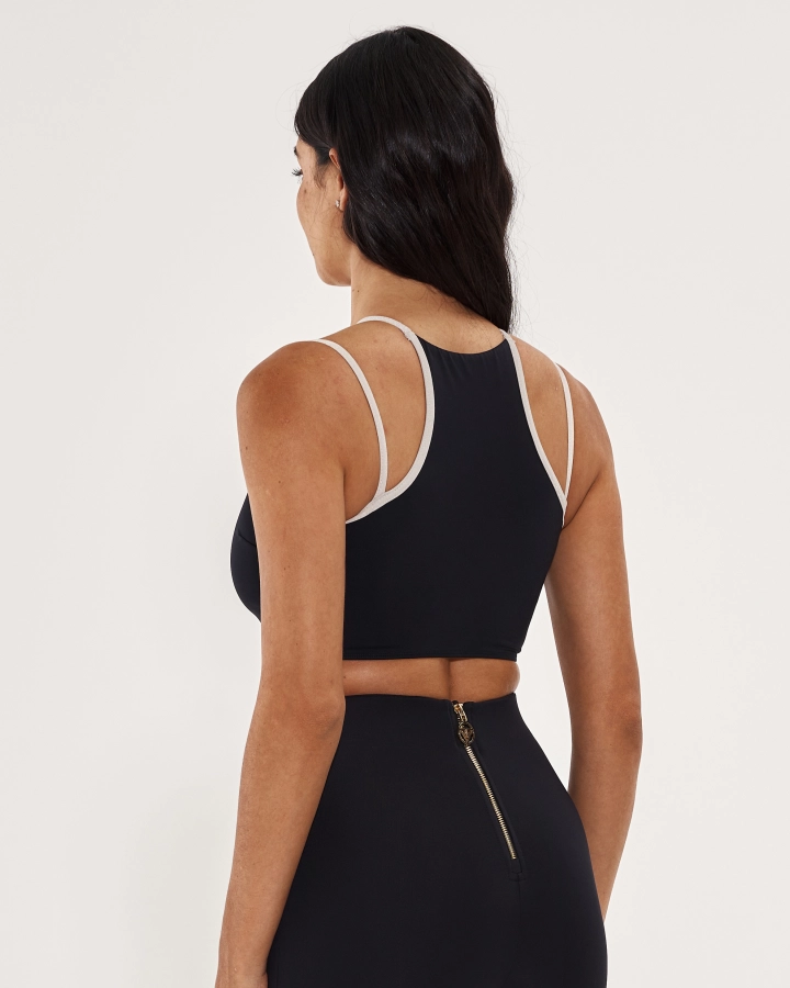 Elegantes Kurzes Top Mit Glänzenden Lurex-Trägern