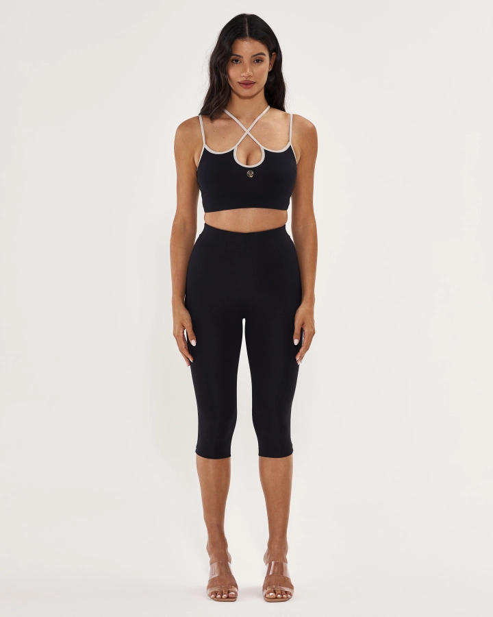 Elegantes Kurzes Top Mit Glänzenden Lurex-Trägern