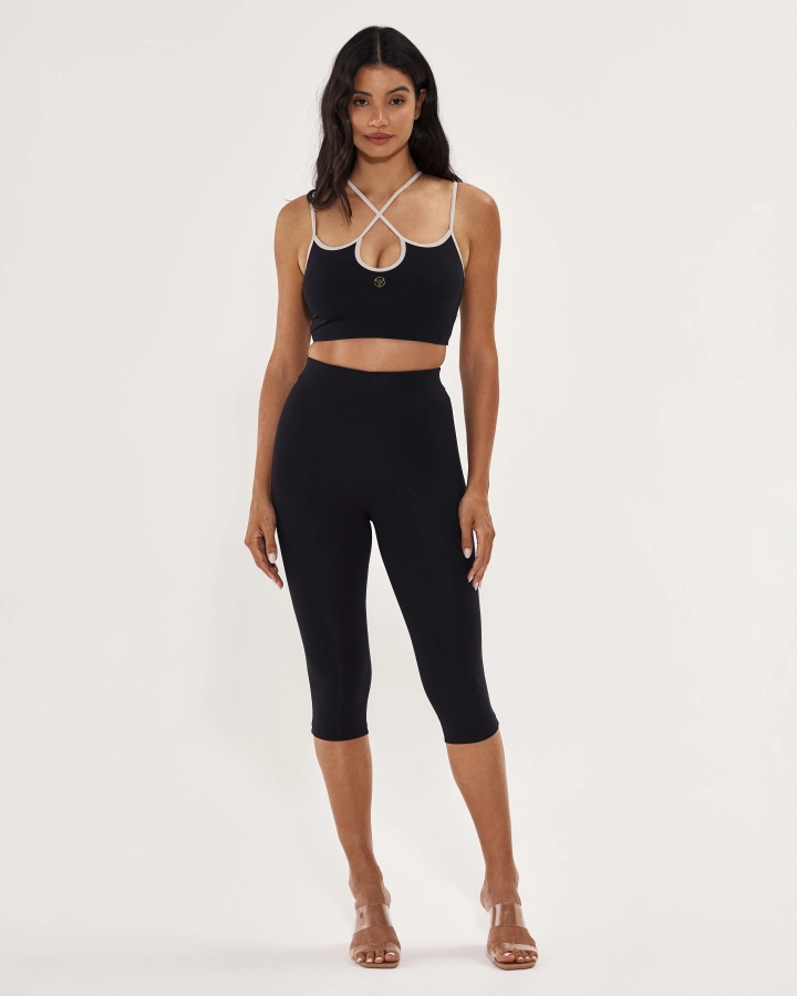 Elegantní Krátký Top S Třpytivými Lurex Ramínky