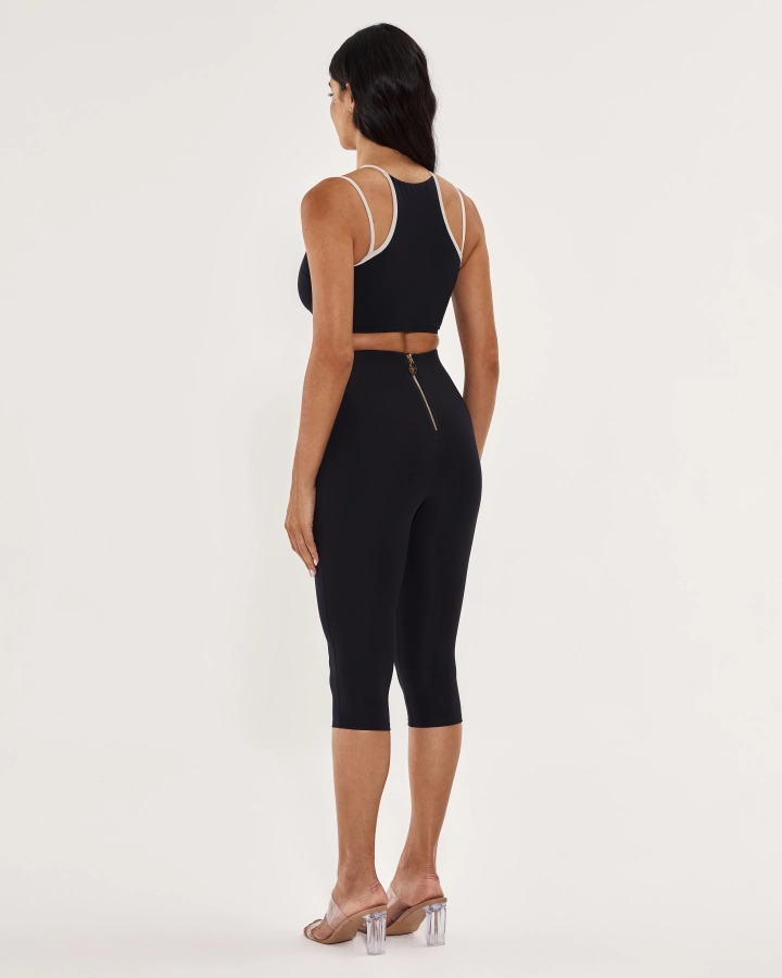 Elegantní Krátký Top S Třpytivými Lurex Ramínky