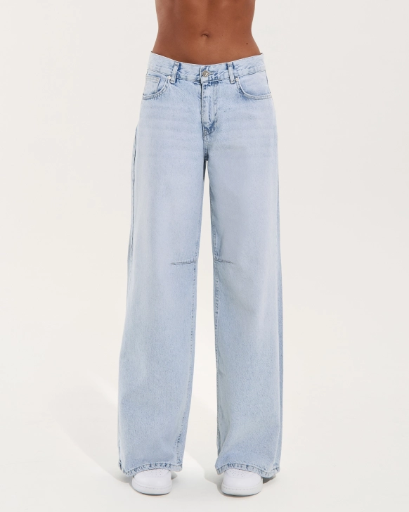 Oversize Wide-Leg Jeans – Light Blue