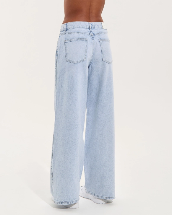 Oversize Wide-Leg Jeans – Light Blue