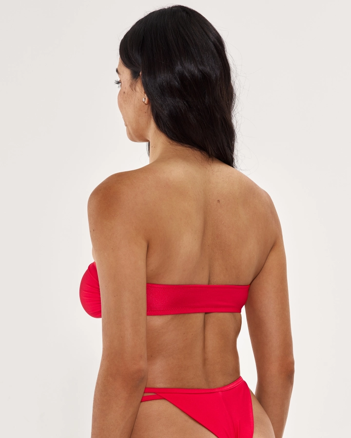 Bandeau top s výrezom a zlatým logom