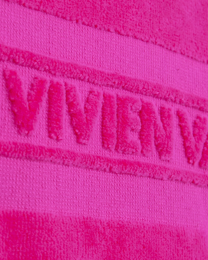 Prosop de plajă roz cu logo Vivien Vance