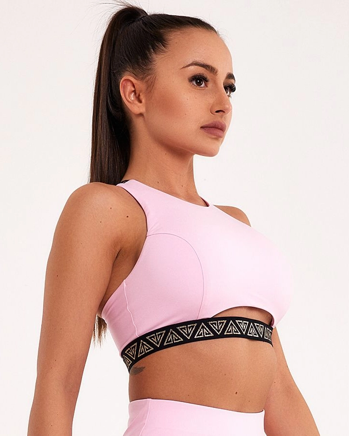 Sports bra with ”U” cut-out