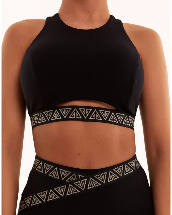 Sports bra with ”U” cut-out