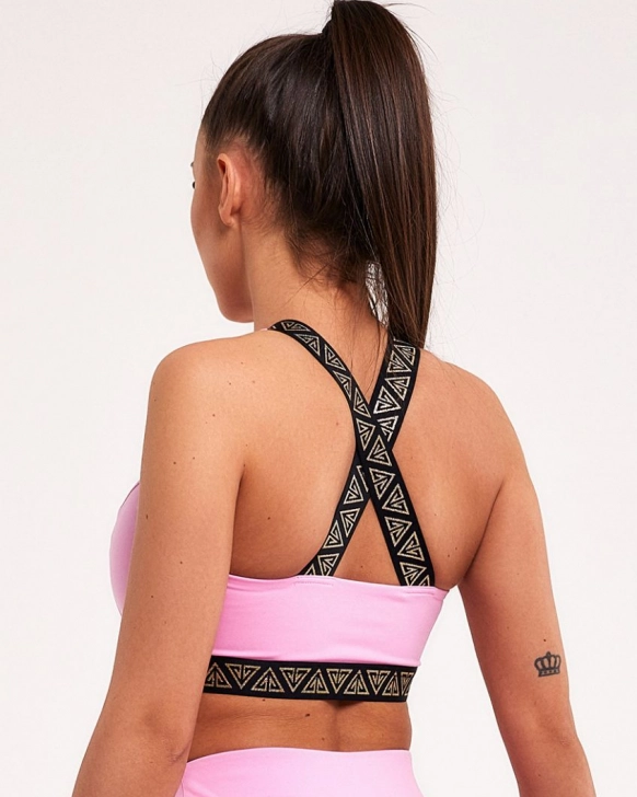 Sports bra with ”U” cut-out