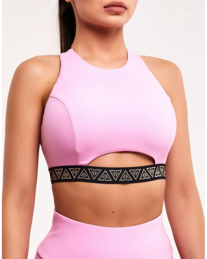 Sports bra with ”U” cut-out