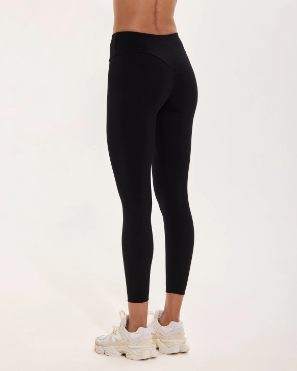 Shaping fitness leggings with high waist and sculpting effect