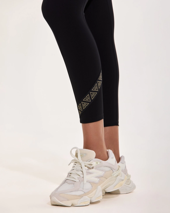 High-waist fitness leggings with leg-slimming design