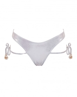 Slip tanga cu talie joasă și bentițe laterale reglabile cu accesorii aurii