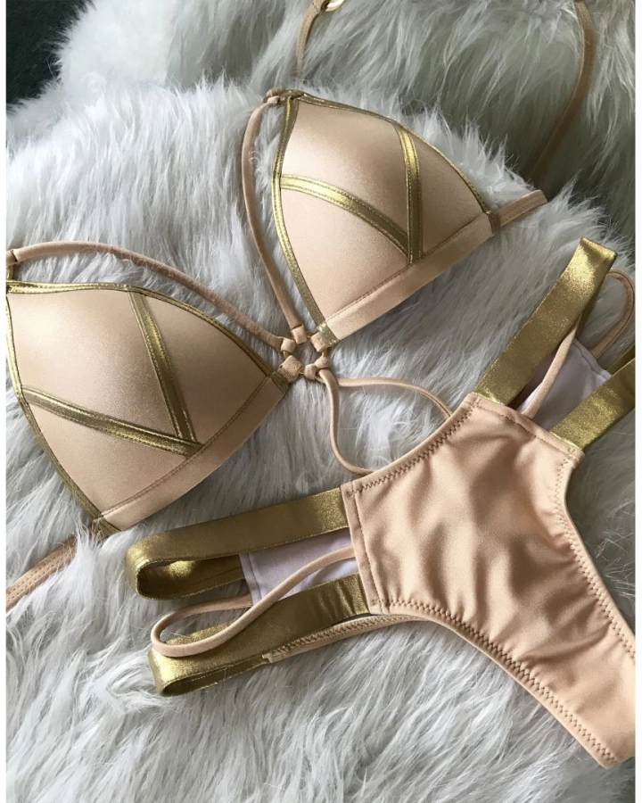 Push-up trojuholníkový bikini top so zlatými krúžkami