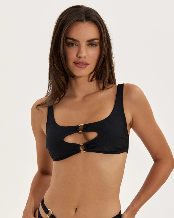 Párnázat nélküli bikini felső arany karikákkal