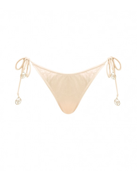 Állítható oldalpántos brazil fazonú bikini alsó arany kiegészítőkkel