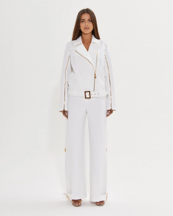 Kabát cipzárral és övvel