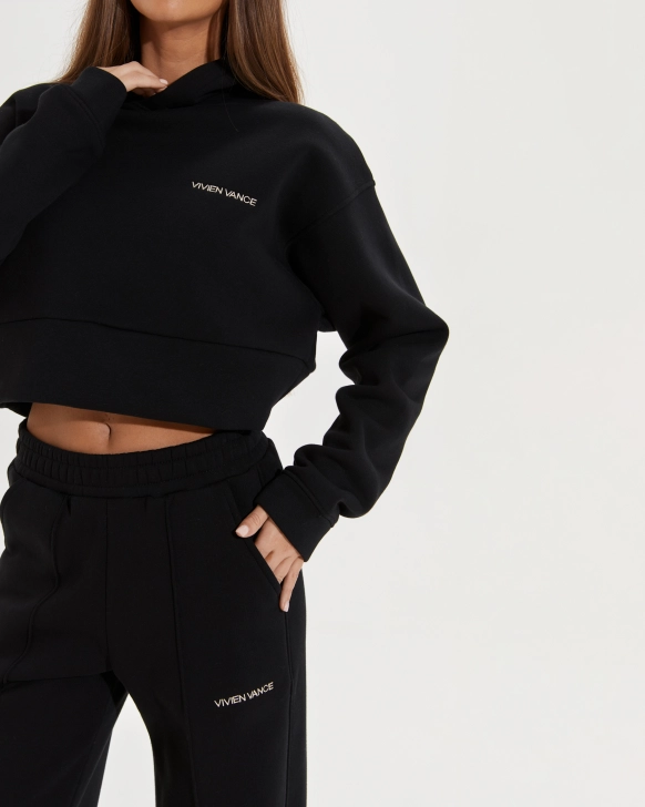 Pantalon large avec poches latérales et broderie dorée