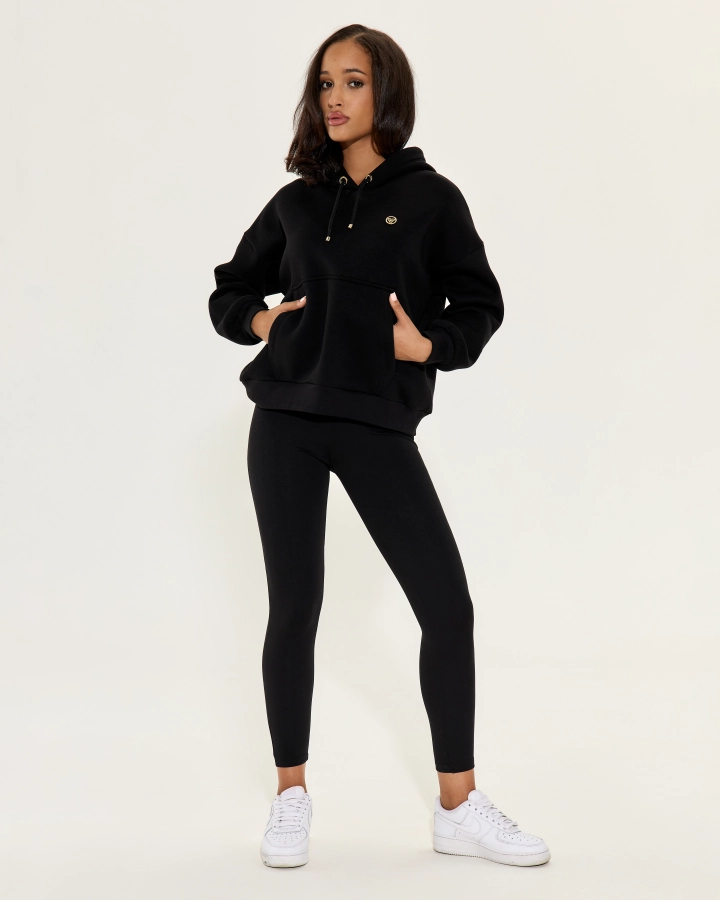 Kapuzenpullover mit Metallaccessoires