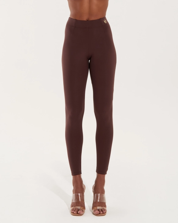 Body-Hugging Leggings with Gold Logo – Mocha