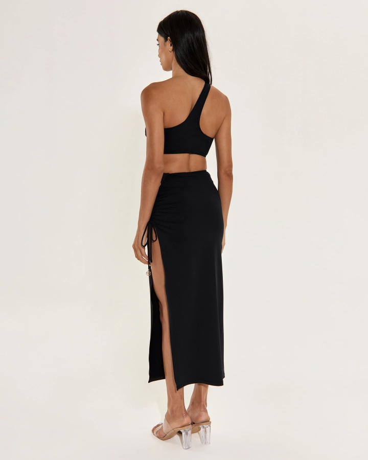 Asymmetric one-shoulder top with cut-out