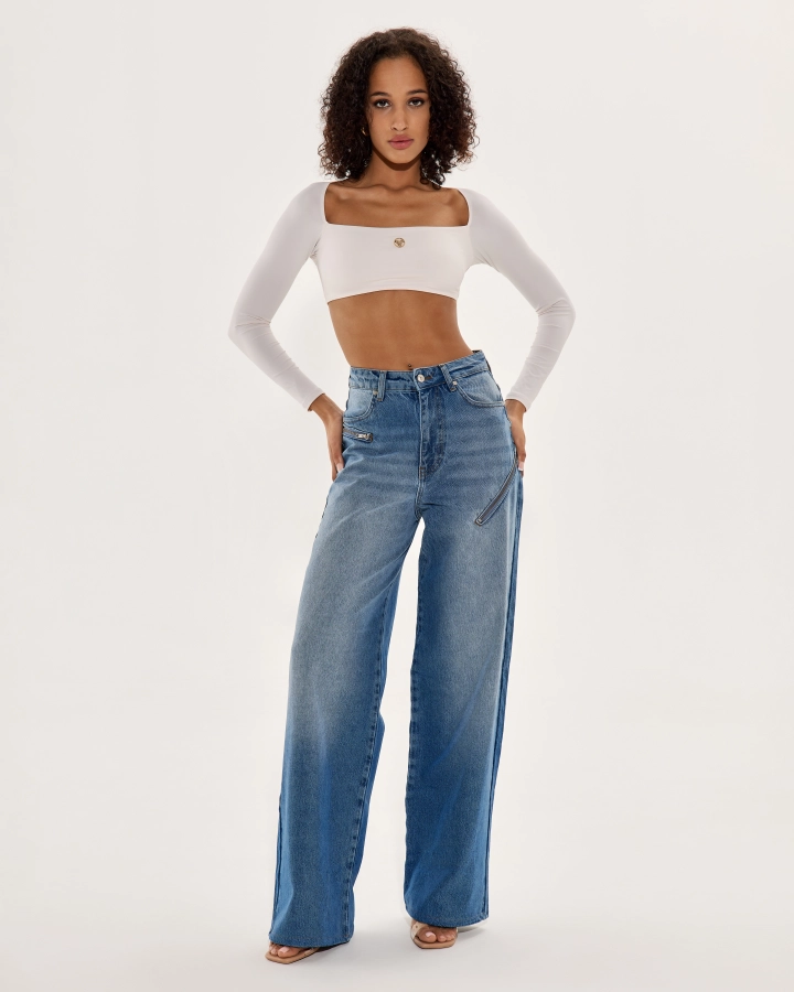 Weit geschnittene Jeans mit seitlichen Reißverschlüssen